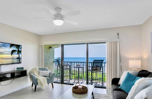 Avon By The Sea Condo | Oceanview Condo w/Balcony – Steps to Cocoa Beach Pier!