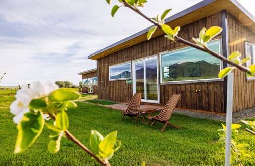 Whitehall Cottage | Off-grid tiny home in apple orchard with million-dollar mountain views!