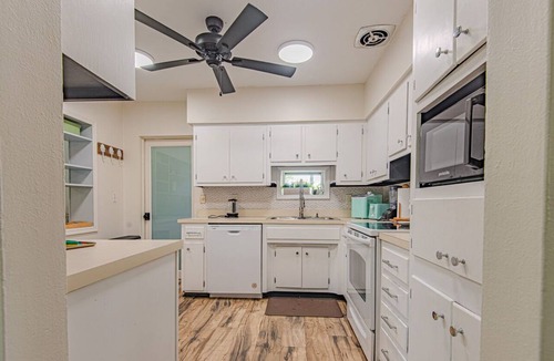 Venice Gardens House | Old Florida Charmer in Venice, FL. Private Pool + King Bed+Parking for Boats/RVs