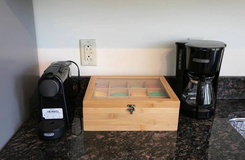 Old Town West Condo | Old Town Alexandria 3-Bdrm Penthouse <> King Beds
