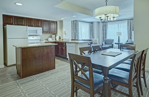 Old Town West Condo | Old Town Alexandria | Four 2BR/2BA King Suites
