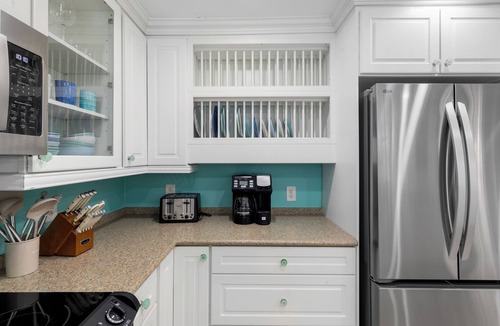 Old Town Cottage | Old Town Elegance Island Breezes and Poolside Bliss