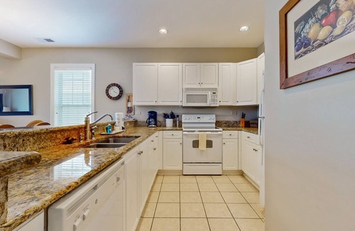 Carolina Forest Condo | On-site golf condo with scenic balcony, pool access, AC, W/D, & full kitchen
