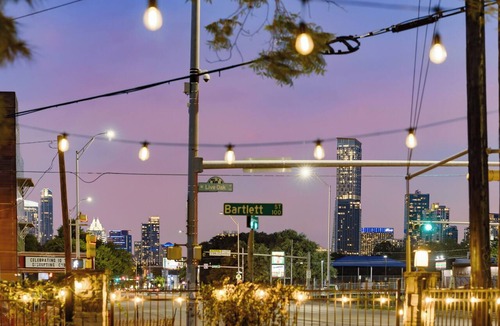 South Congress House | On SoCo Pool Table, Arcade + Theater Sleeps 16