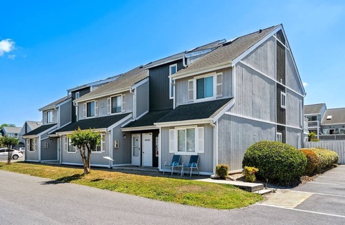 Little River Apartment | One Bedroom One Bath Condo at Golf Colony