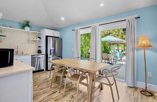 Ilexhurst House | One block to beach! 3 bedroom home with pool and backyard oasis.