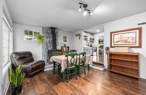 Suncrest House | Orem Peak Retreat | Yard | Kayaks | Grill+Firepit