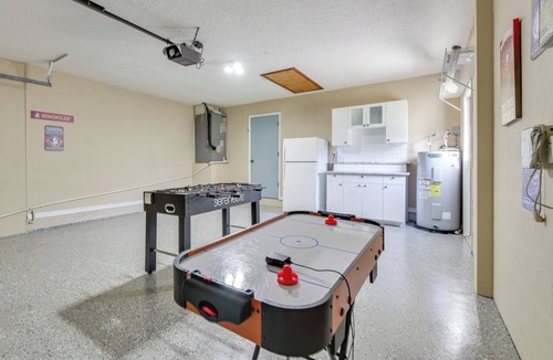 Braden River Cottage | Outdoor Kitchen & Gaming Garage: Bradenton Retreat