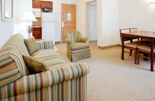 Durham Condo | Outdoor Pool + Free Breakfast | Close to Duke University Medical Center