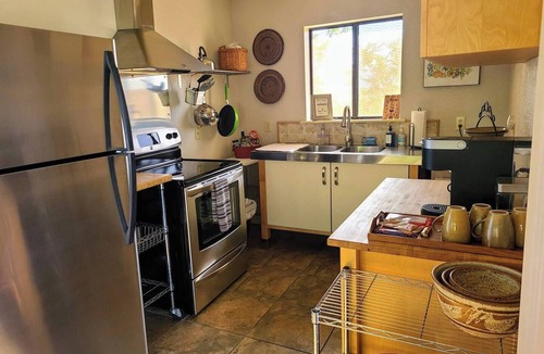 Cornville Cottage | Overlook Sedona in the horizon and wine valley below, hike, relax! 2BR