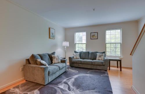 Owings Mills House | Owings Mills Townhouse: 8 Mi to Liberty Reservoir!
