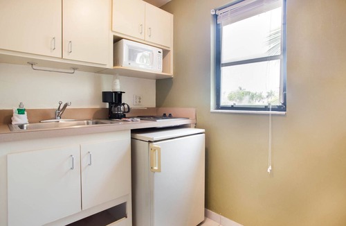 Caloosahatchee Hotel | OYO Waterfront Hotel - Cape Coral/Fort Myers, FL