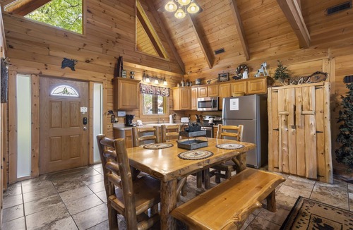 Branson Cedars Cabin | Ozark Preserve Premium Log Cabin Hot Tub & Firepit Car Charger Free Tickets Close to Thunder Ridge