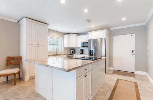 Siesta Key Condo | Palm Bay Club 175, a spacious 2 bedroom 2 bath condo