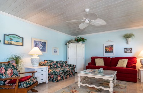 Ilexhurst Condo | Palm Cay 4 1/1 Condo Pool. Comfortable and cozy retreat in Holmes Beach.