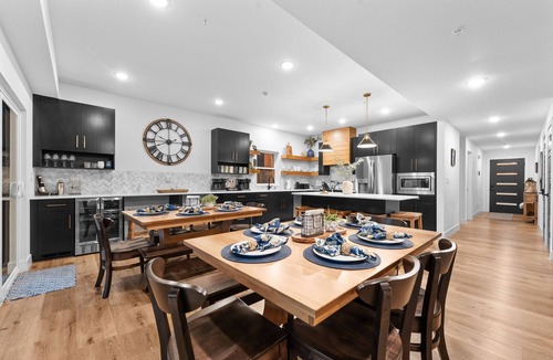 Hollister House | Panoramic Table Rock Lake Views with Hot Tub, Games & Free Branson Attraction Tickets