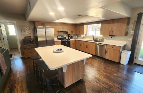 Munds Park House | Papago Pines - 5 bedrooms, EACH WITH ATTACHED EN SUITE BATHROOM & Smart TV