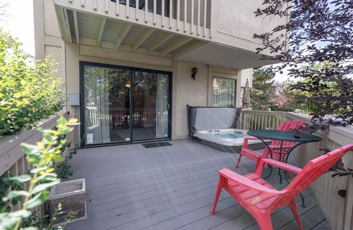 Park Meadows Condo | Park Meadows Townhouse with Private Hot Tub, Near Ski Resorts & Free Bus Access