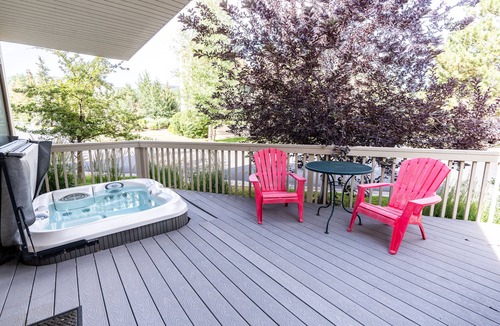 Park Meadows Condo | Park Meadows Townhouse with Private Hot Tub, Near Ski Resorts & Free Bus Access