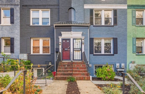 Park View House | Parking, Steps to Metro! DC Gem 3 Mi to Nat’l Mall
