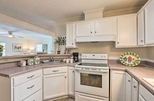 Olde Town Cottage | Patio & Gas Grill: Charming Bluffton Escape!