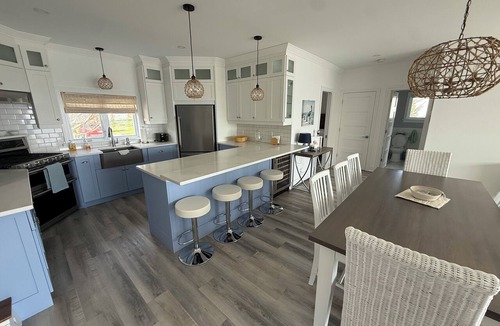South Glengarry Cottage | Paul’s Waterfront Haven Main Cottage