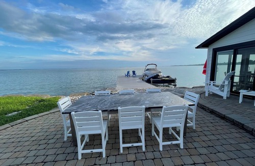 South Glengarry Cottage | Paul’s Waterfront Haven Main Cottage