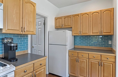 Richmond Beach Cottage | Peaceful 1-bedroom guest house 1 block from Puget Sound in Shoreline