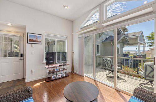 Richmond Beach Cottage | Peaceful 1-bedroom guest house 1 block from Puget Sound in Shoreline