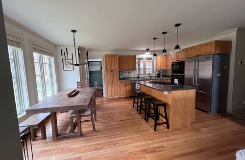 Jamaica House | Peaceful 3-bedroom+loft house perfect for relaxing stays close to Stratton