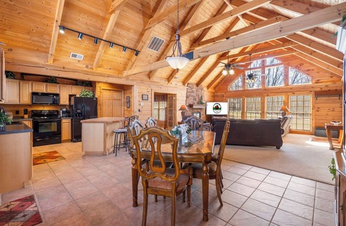 Ridgedale Cabin | Peaceful Cabin Escape Close to Nature & Branson Fun! Free Tickets!