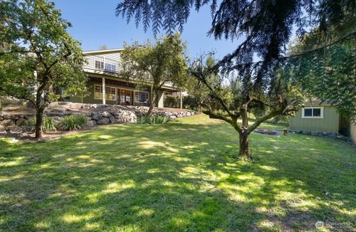 Cedar Heights Cottage | Peaceful City Retreat for Family & Groups, 3 parking, pet welcome