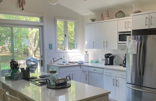 Annapolis Cottage | Peaceful Escape: Bay Ridge Cottage by the Bay