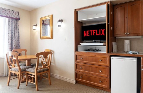 Oro-Medonte Apartment | Peaceful Escape King Bed and Outdoor Activities