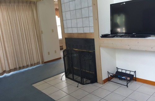 Pinetop Villa | Peaceful Family Friendly Resort Villa w Whirlpool Tub and Attached Garage