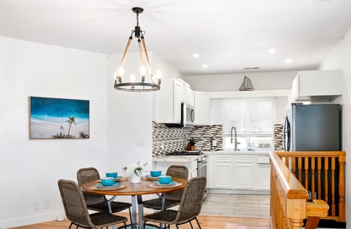 Village of La Jolla Villa | Peaceful Family-sized Villa in La Jolla Village