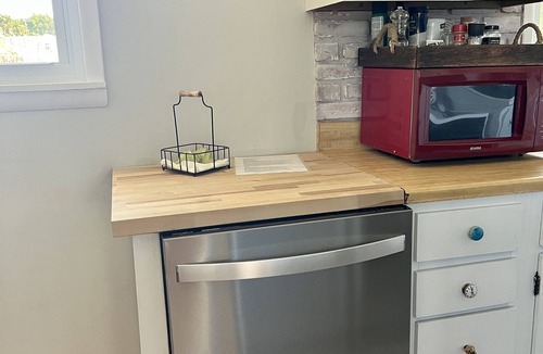 Rehoboth Beach Cottage | Peaceful garden cottage, close to OUTLETS, fire pit, dog friendly!