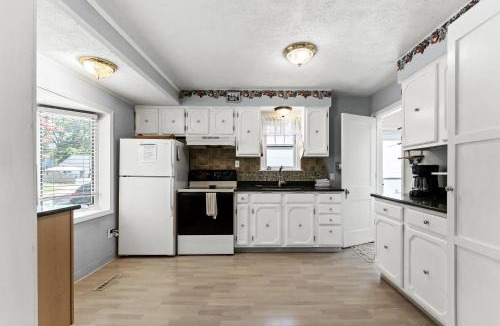 Lakeside House | Peaceful Pastel - Cheerful Cottage Close to Pere Marquette and Muskegon Lake - Pet Friendly