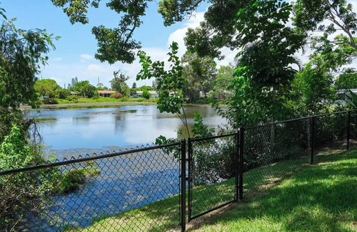 South Gate Ridge House | Peaceful Sarasota Luxury Lakefront Retreat – 6 Miles to Siesta Key & Downtown