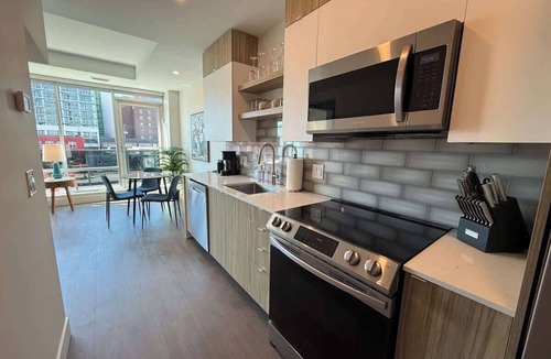 Downtown Halifax Apartment | Penthouse downtown 1 Bedroom with 6 appliances