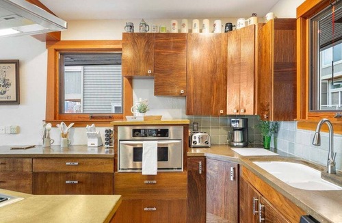 Lower Queen Anne House | Perch - Aloha View Retreat w/parking & Space Needle Glow!