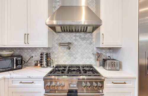 West Bellevue House | Perch - Bellevue Splendor: Prime Location 5BR Luxury & Comfort in Bellevue
