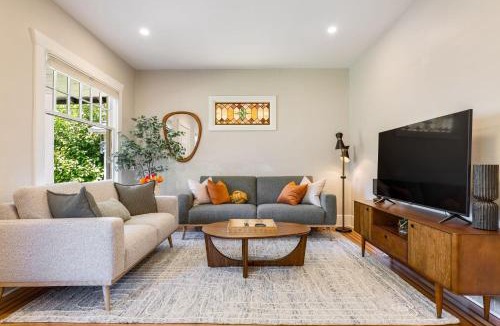 East Queen Anne House | Perch - Hilltop Gem