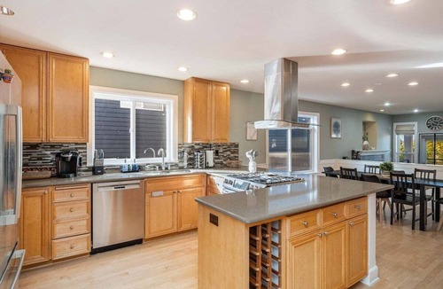 Fremont House | Perch - Phinney Guest House: Spacious 3BR | Downtown Fremont | Parking