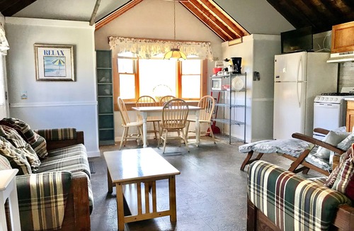 North Truro Cottage | Perfect for Families or Couples RELAX on CAPE COD BAY, Beach Cottage Great Rates