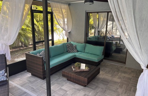 South Venice House | Perfect home away, modern amenities, Salt Heated Pool ~ Close to S. Venice Beach