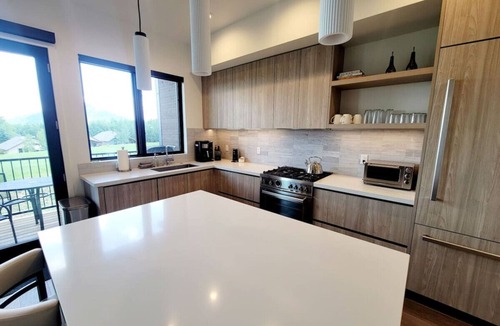 Park City Villa | Perfect Hot Tub, Seconds from Skiing, Heated pool!