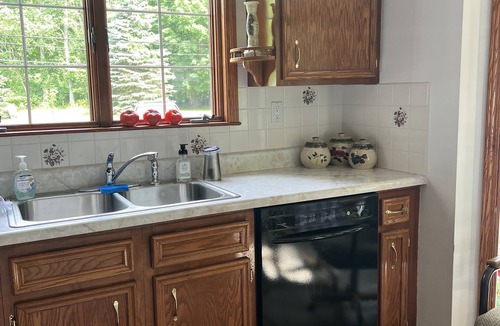Fremont Cottage | Perfect lakefront family cottage with private dock and room to play!