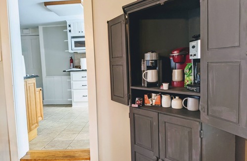 Stratton House | Perfect VT getaway - great for two families! Starlink Internet, Large Yard