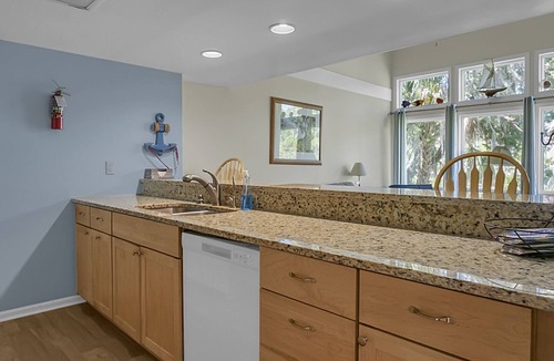 Ocean Ridge House | Pet Friendly, 3Bed, easy walk to Pool, Beach, Restaurants, Golf N Pickle Ball